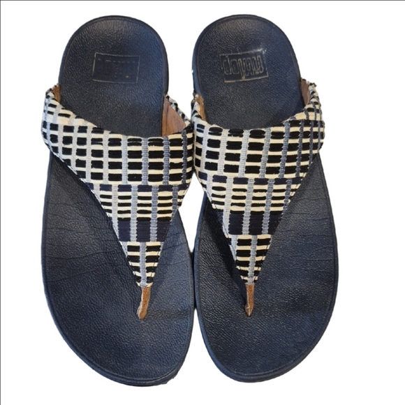 Fitflop Shoes - Fitflop Lulu Leather Toe Thong Sandals with Geometric Pattern